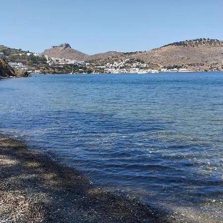 White Cat بيت للعطل Vromolithos